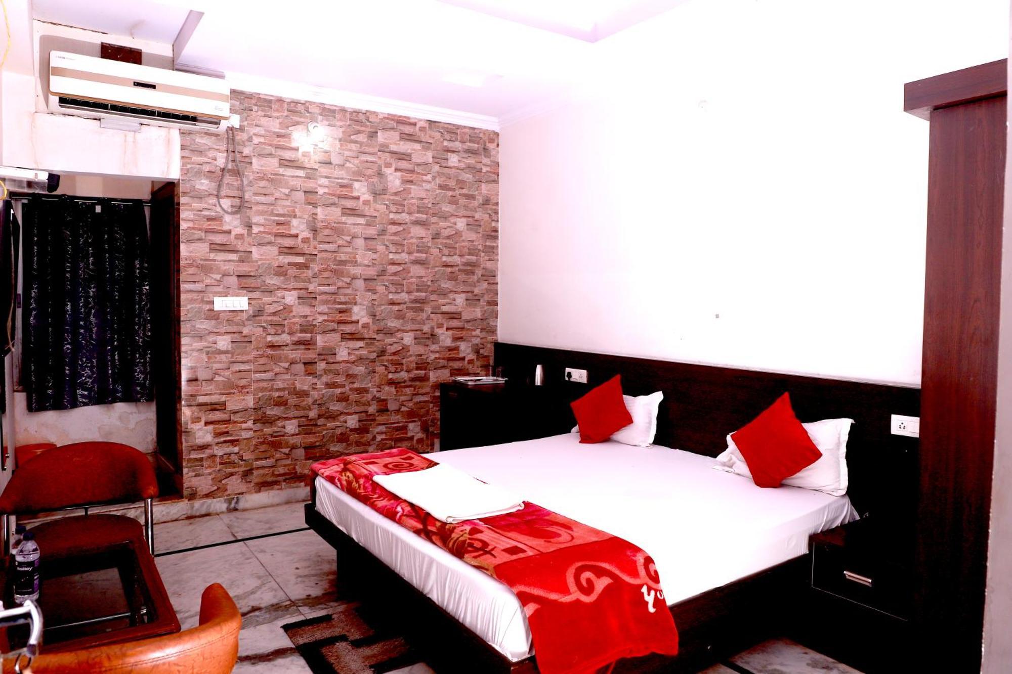 Hotel River View Khagaria Екстериор снимка